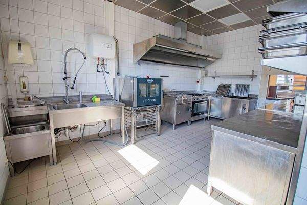 volleingerichtete Küche 1