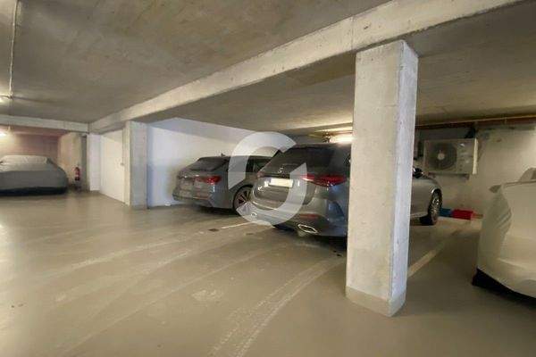 Tiefgaragenstellplätze