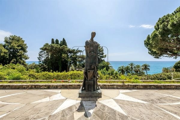 Secret Sale: exklusive Luxusvilla mit Privatstrand an der ligurischen Riviera in Bordighera