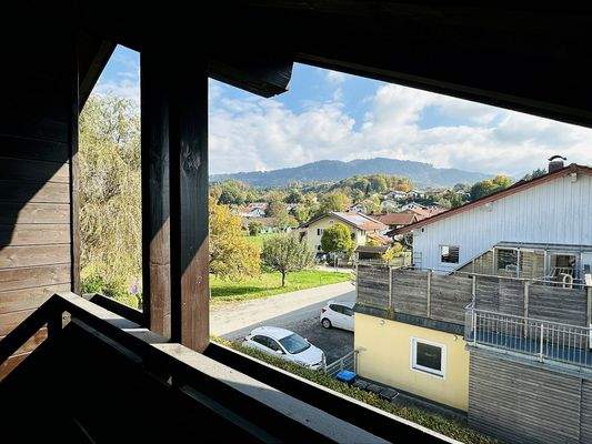 Der überdachte Balkon mit Ausblick