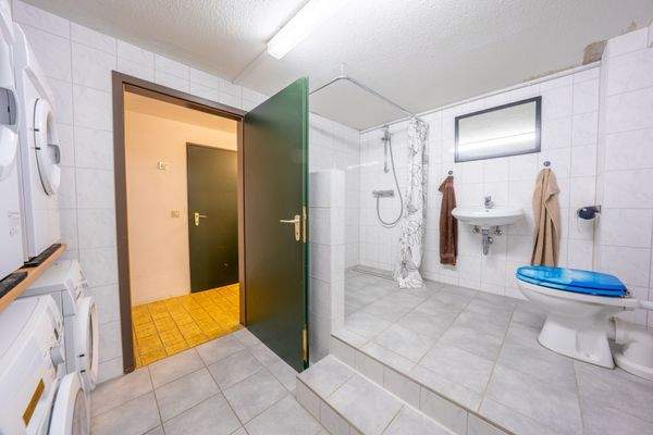 HWR im Keller mit Duschbad