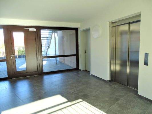 mit Fahrstuhl im EG.JPG