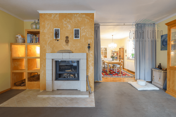 Living room with fireplace (ground floor)