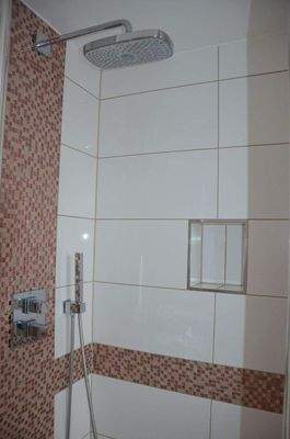 Hauptbad -Duschbereich-