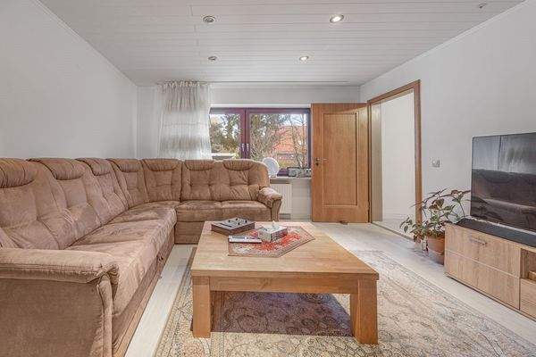 großzügiges Wohnzimmer