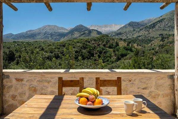 Kreta, Melidoni: Kretisches Steinhaus mit Swimmingpool zu verkaufen