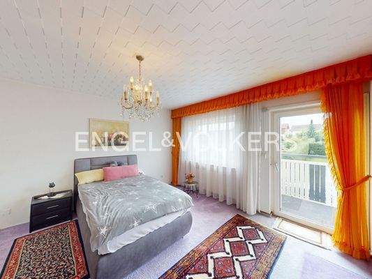Schlafzimmer mit dazugehörigem Balkon