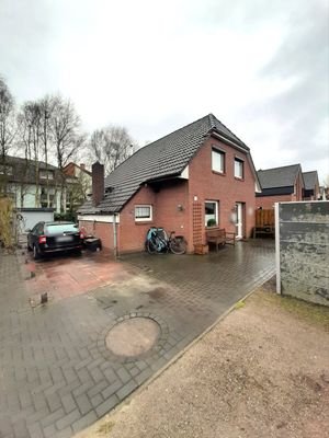 Einfahrt Hausansicht