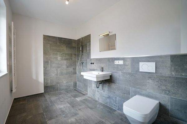 Duschbad mit bodengleicher Dusche