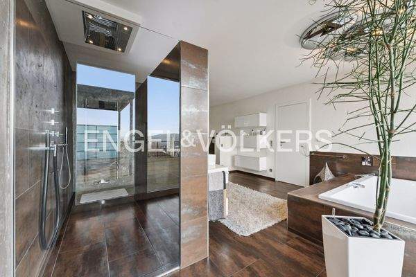 Bad en Suite mit Sauna und Freisitz OG