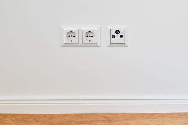 Detail Elektrik und Sockelleiste