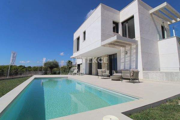 Luxury 4 and 5 Bedroom Villas in Finestrat with Sea Views
