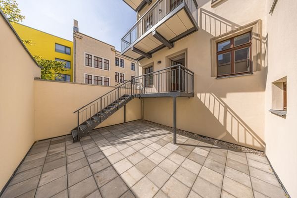 Mit Terrasse und Balkon