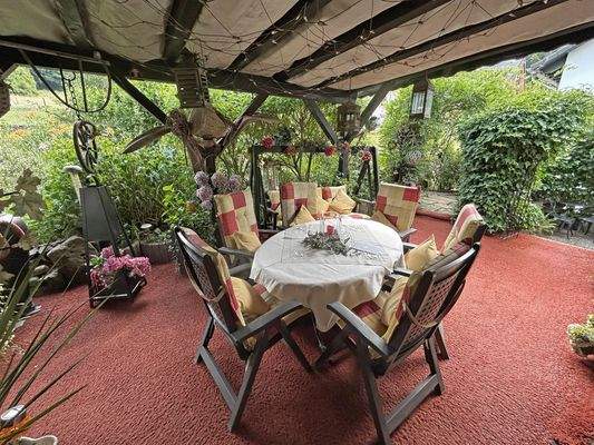 Überdachte Terrasse