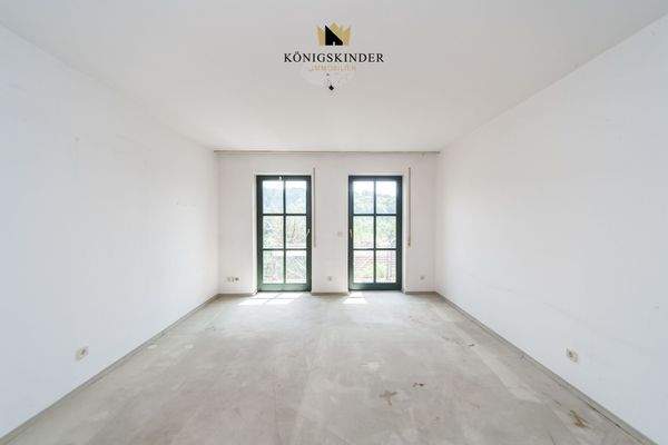 EG: Schlafzimmer mit Zugang zum Balkon