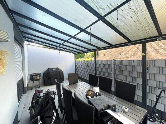 Terrasse mit Überdachung