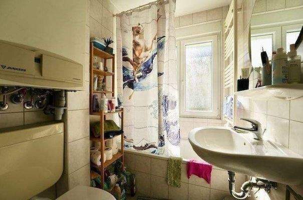 Helles Tageslichtbad mit Badewanne ähnlich