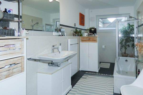 Bedezimmer mit Fenster