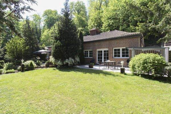 Garten 2. Wohnung mit 2. Terrasse