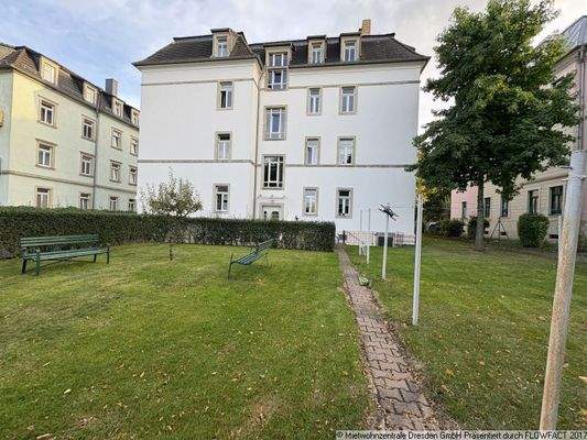 Rückansicht - Schöne 3-Raum Wohnung mit Bdewanne in Löäbtau !!!