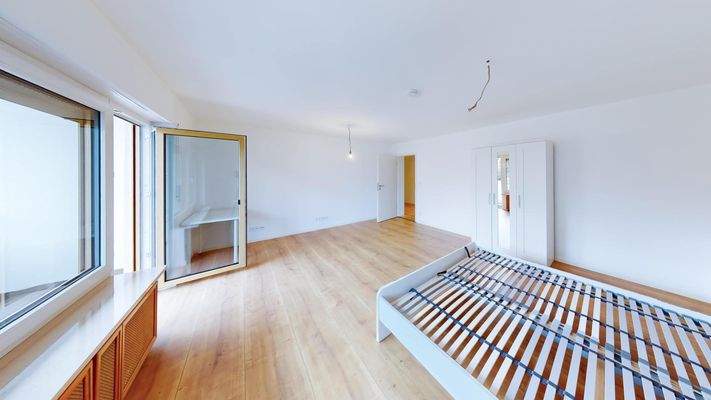 Geräumiges WG-Zimmer mit Balkon