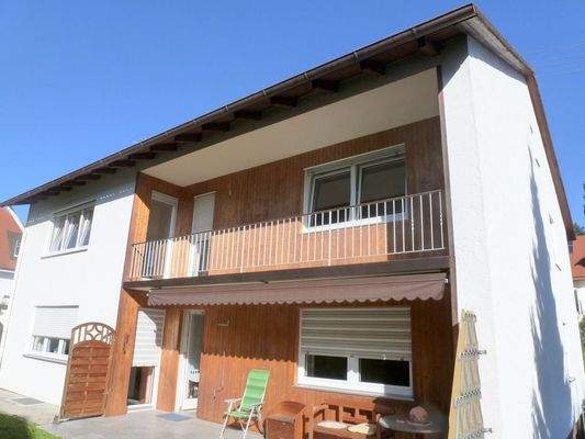 Südansicht mit Balkon und Terrasse