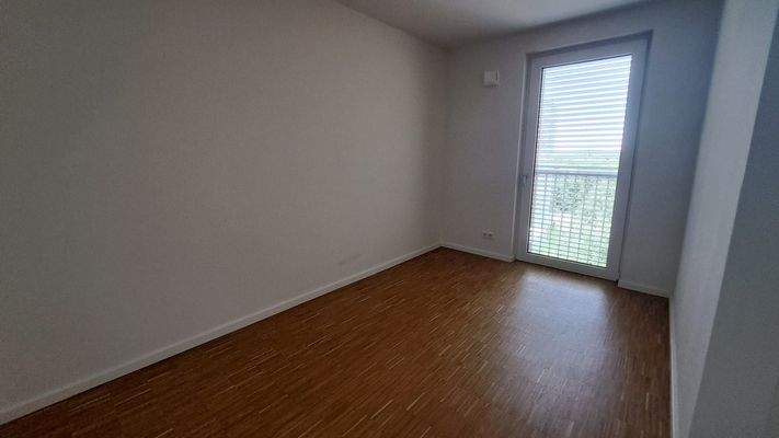 Leeres Zimmer mit Fenster