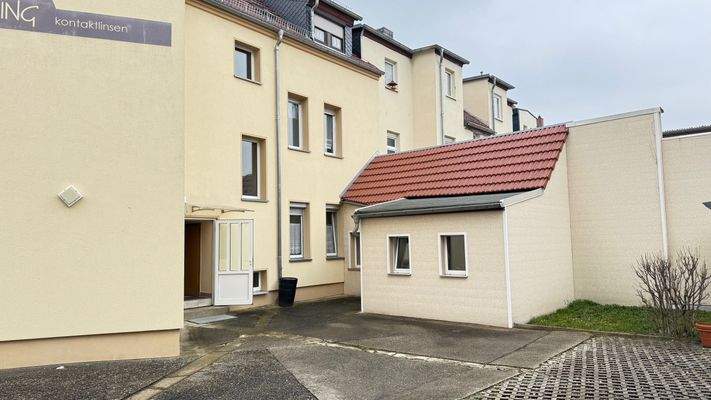 Ansicht zum Grundstück von der Zufahrt zum Objekt