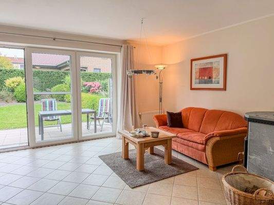 Offener Wohn- und Essbereich an der Terrasse