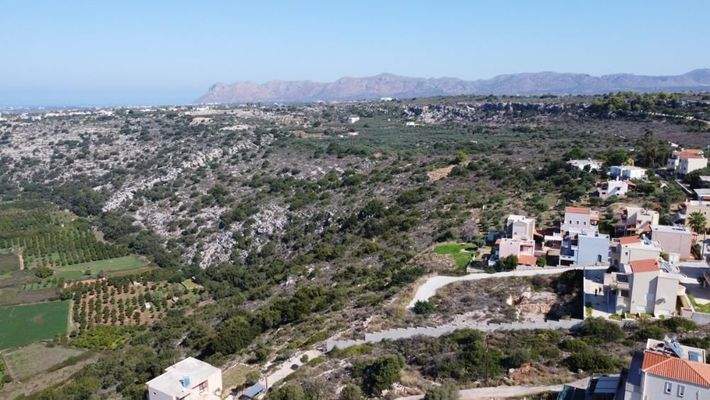 Kreta, Argoulides: Hügelgrundstück mit offenem Meerblick zu verkaufen