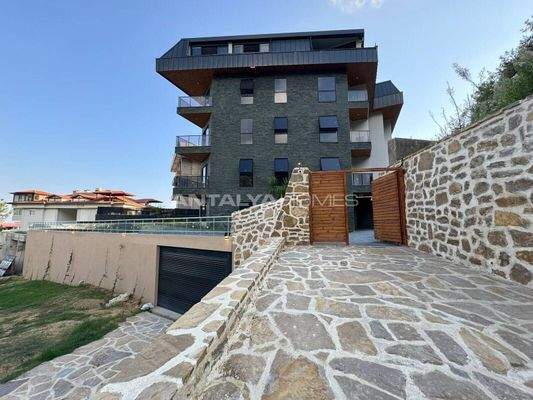 Luxury Real Estate with Swimming Pool in Alanya Center