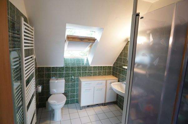 Badezimmer mit Dusche