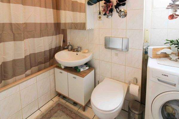 Badezimmer mit Wanne