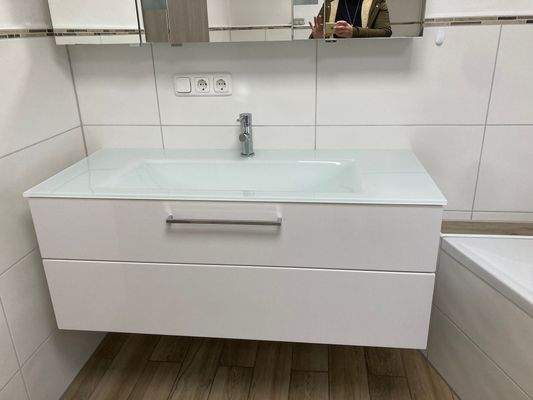 Badezimmer Waschbecken.jpeg