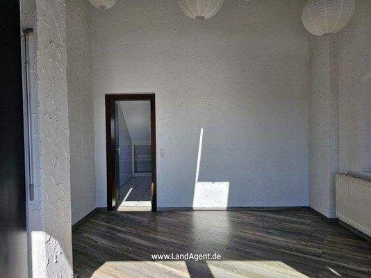 Schlafzimmer mit Zugang zum Bad