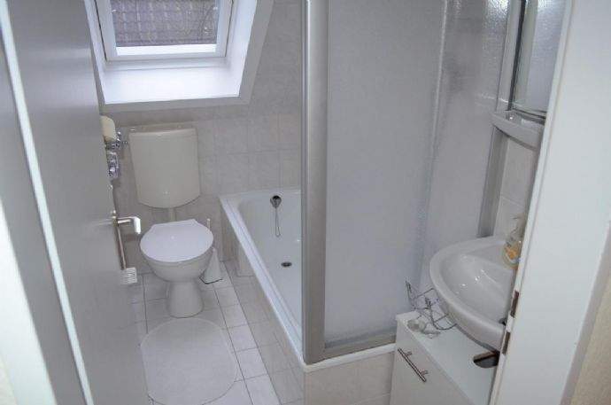 Kleine möblierte Wohnung mit Waschmaschine & Balkon! | Wohnung Lübeck