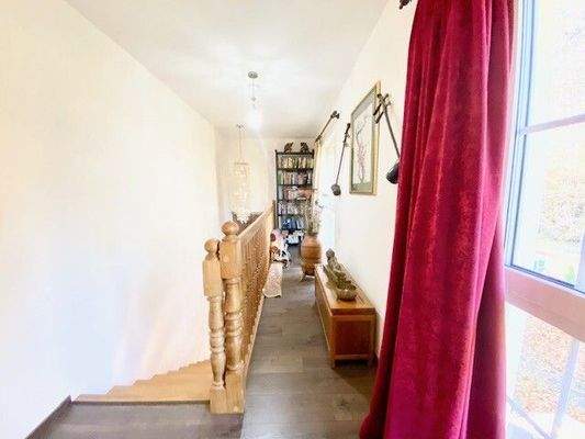 Treppe ins Obergeschoss