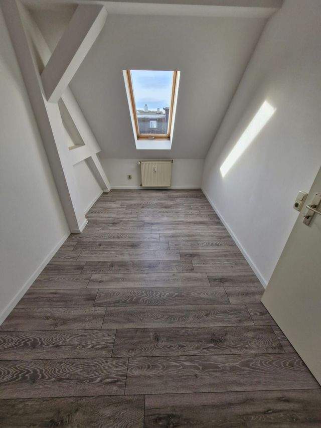 Wohnen im Altbau: Dachgeschoss-Charme in Gera, 2-Raumwohnung - Photo 4