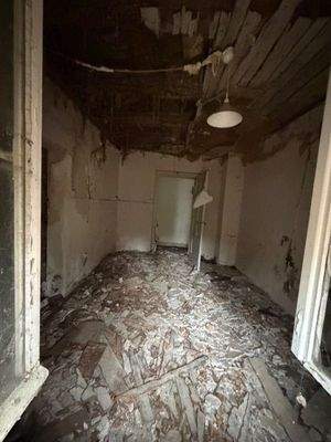 Blick in Altbestand-Abbruch