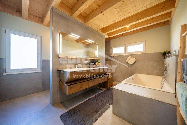 Badezimmer Ansicht I (EG)