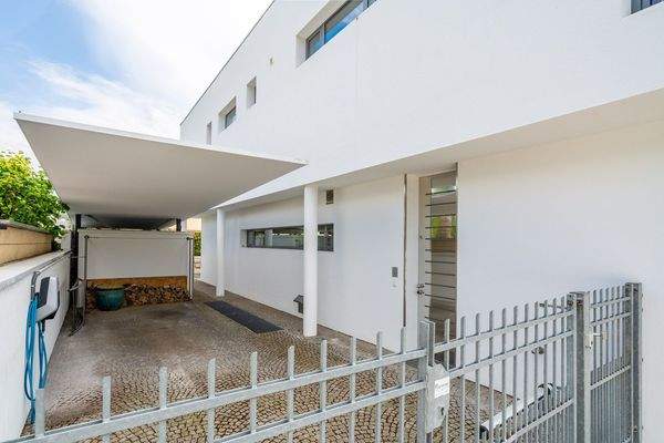 Carport mit E-Auto-Anschluss