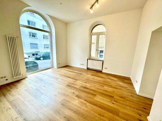 13 Besprechungsraum Rundbogenfenster.jpeg