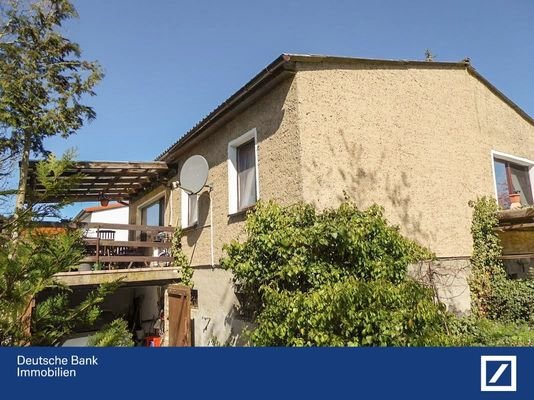 Haus mit Terrasse u. Garage