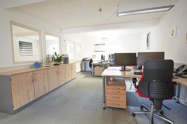 Büro im EG im Querbau