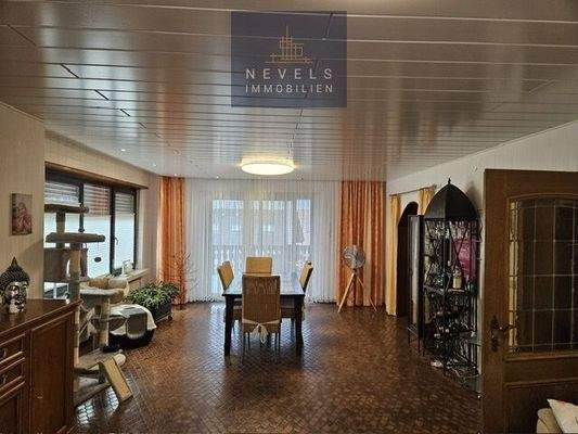 Wohnzimmer mit Essbereich