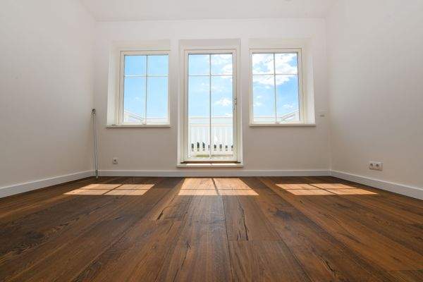 DG - Zimmer 2 mit Zugang zum Balkon