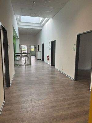 Flur Bürokomplex 1.jpg