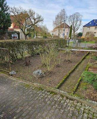 Beete vor dem Haus.jpg