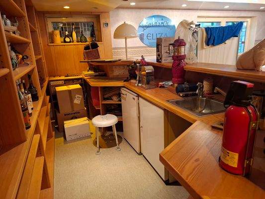 Kellerbar fertig für die Party