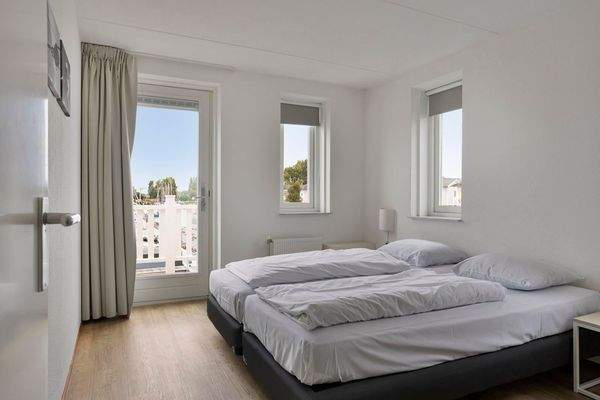 Schlafzimmer Villa Cape Helius Arbeitsplatz Balkon Zugang Yachthafen Hellevoetsluis05